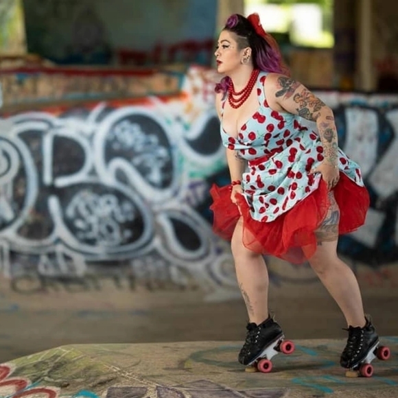 Meet your Posher, Angela - Picture 1 of 6